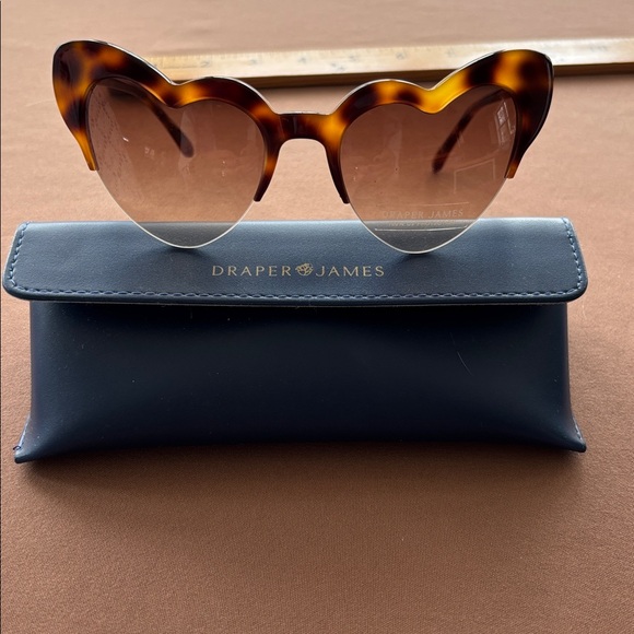 Draper James Brown Heart Sunglasses - Picture 7 of 8